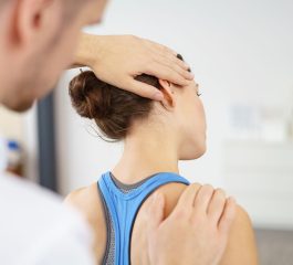 Dolore alla spalla: possibili cause e come si cura